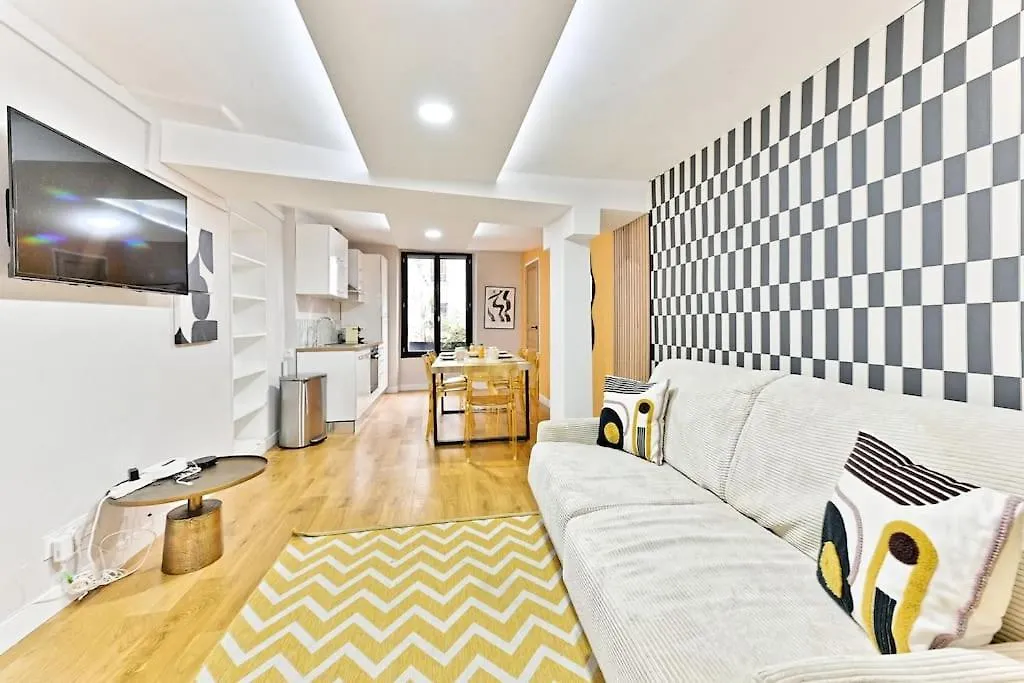 Appartement 3 Chambres Paris 2Eme - III 0*,