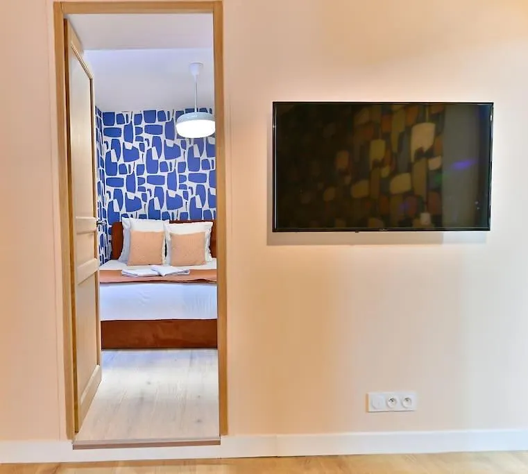 Appartement 3 Chambres Paris 2Eme - III 0*,  France